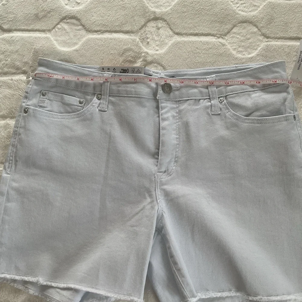 Seven7 White Denim Shorts Size 12 Women Weekend Stretch Fray Hem NWT - Picture 7 of 9
